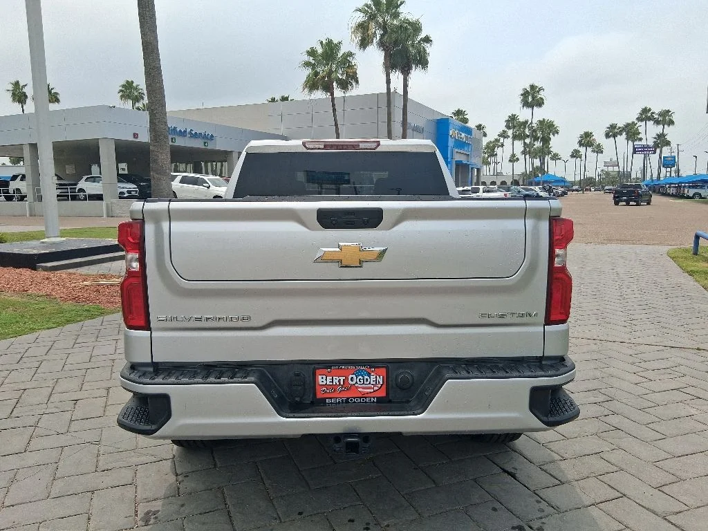 Used 2022 Silver Chevrolet Custom image 5