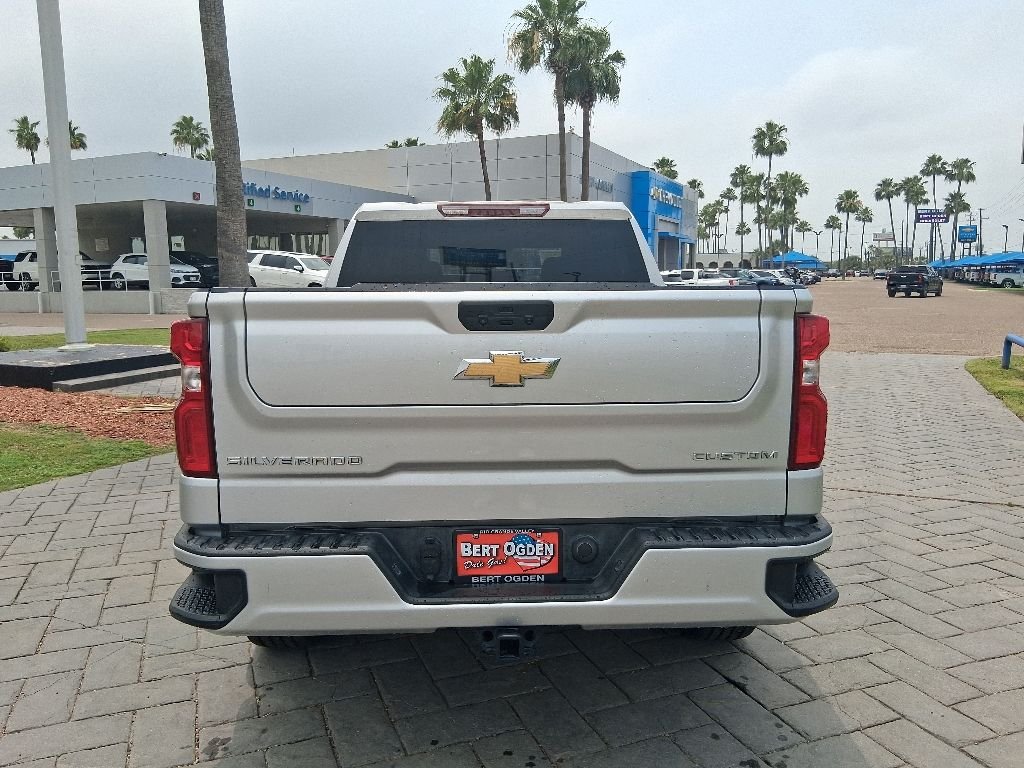 Used 2022 Silver Chevrolet Custom image 5