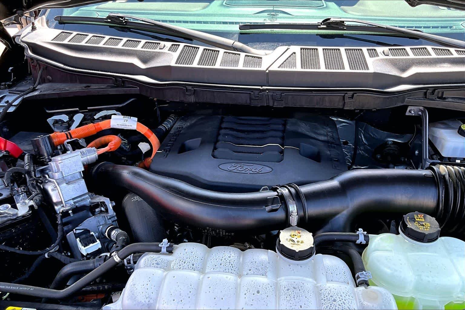 Used 2023 Agate Black Metallic Ford LARIAT image 33