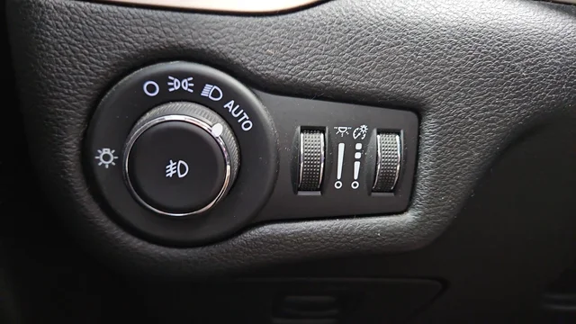 Used 2014 Brilliant Black Crystal Pearlcoat Jeep Limited image 31
