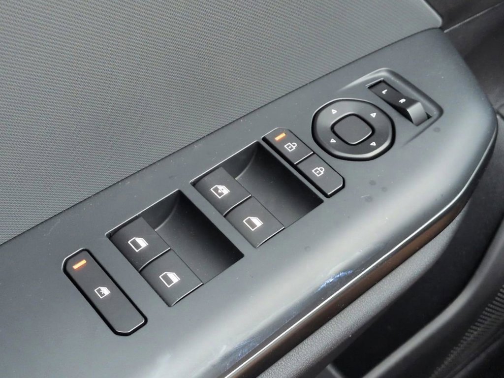 New 2026 Snow White Pearl Kia LXS image 20