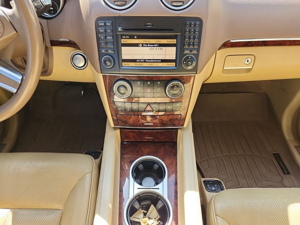 Used 2010 Beige Mercedes-Benz GL 550 image 11