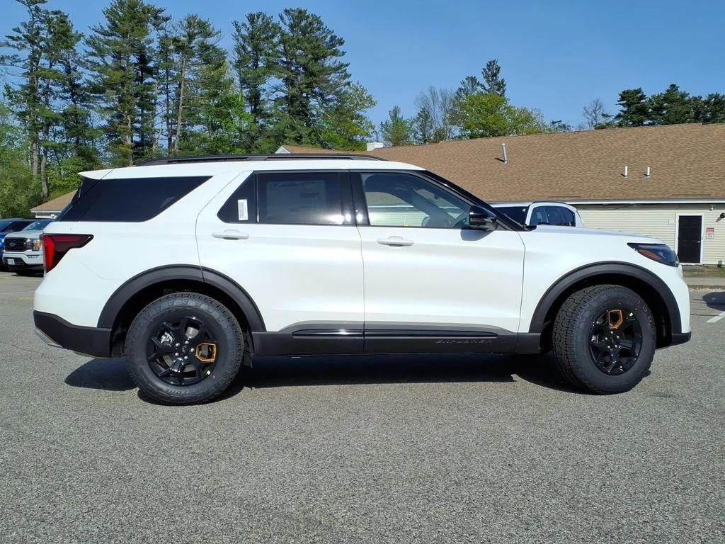 New 2026 Star White Metallic Tri-Coat Ford Tremor image 3