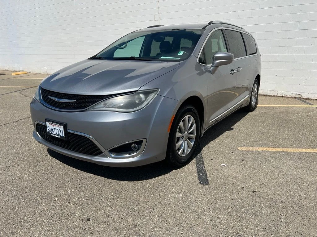 Used 2018 Billet Silver Metallic Clearcoat Chrysler Touring L image 1