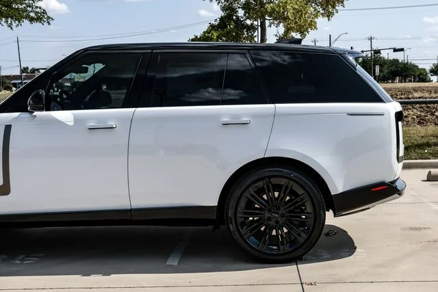 New 2026 Fuji White Land Rover SE image 14