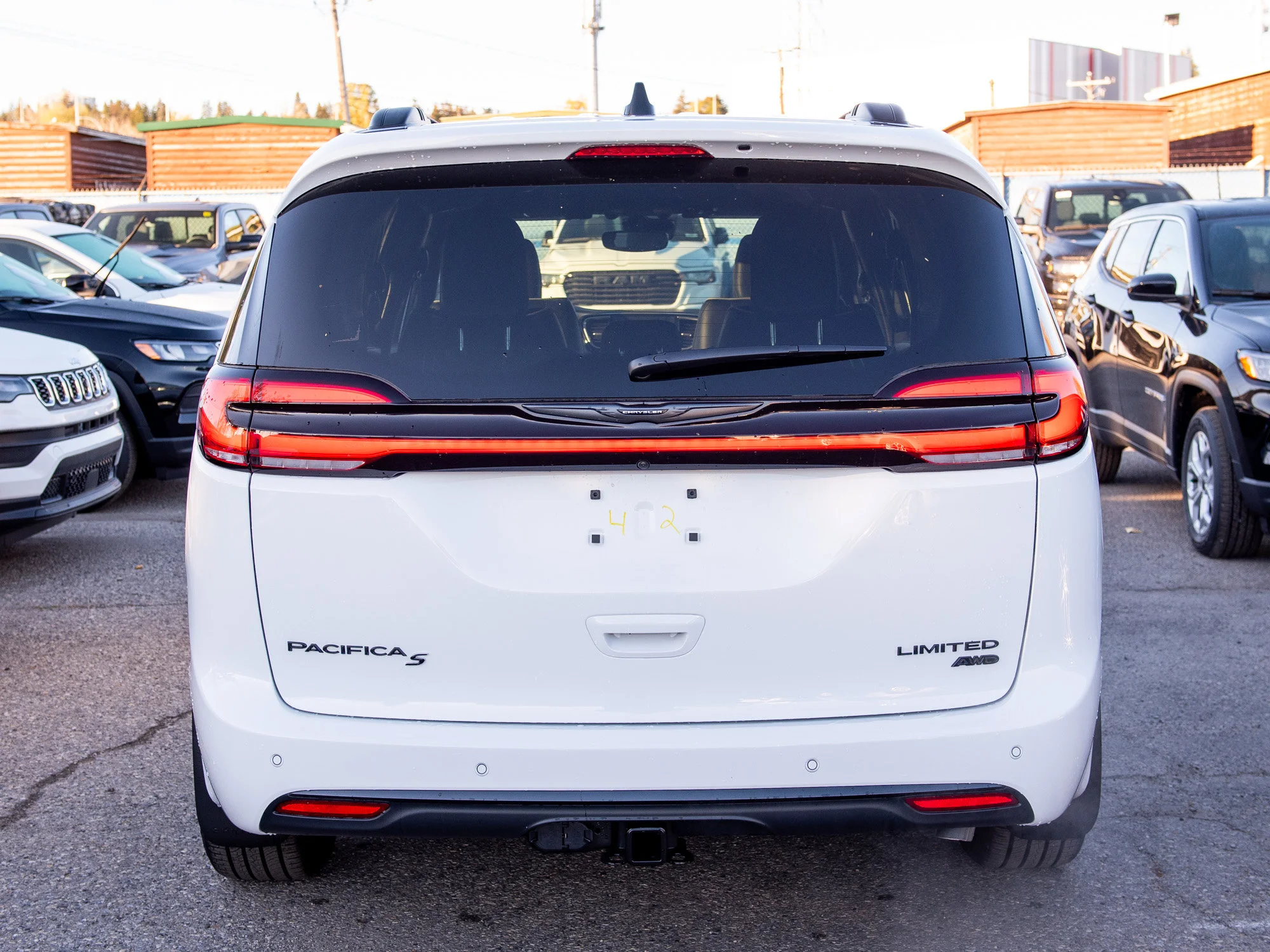 Used 2025 White Chrysler Limited* AWD, Safety Sphere, Panoramic Sunroof, Cooled/Heated Leather image 4
