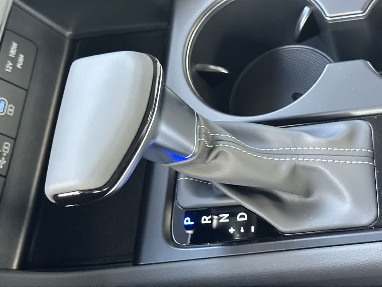 Used 2026 Transmission Blue Hyundai SE image 21