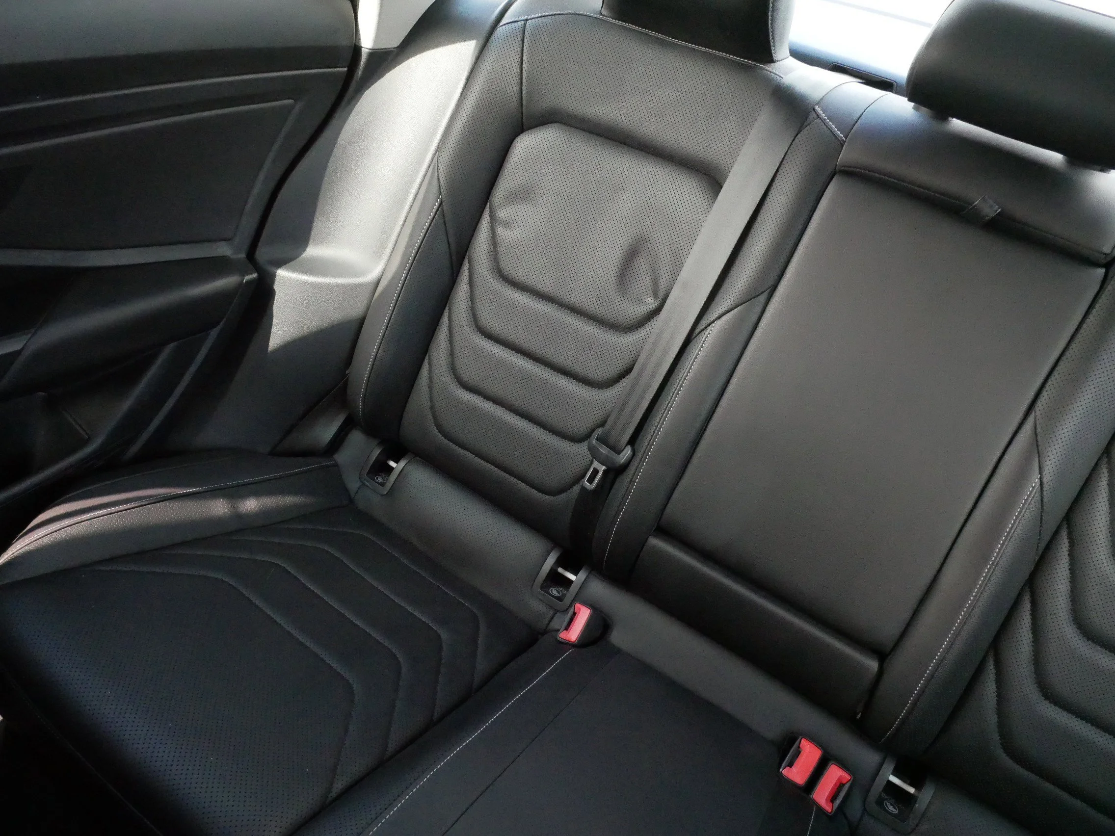 Certified Used 2021 Pure White Volkswagen SEL Premium image 12