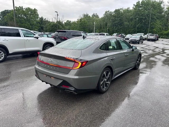 Used 2022 Gray Hyundai SEL Plus image 3
