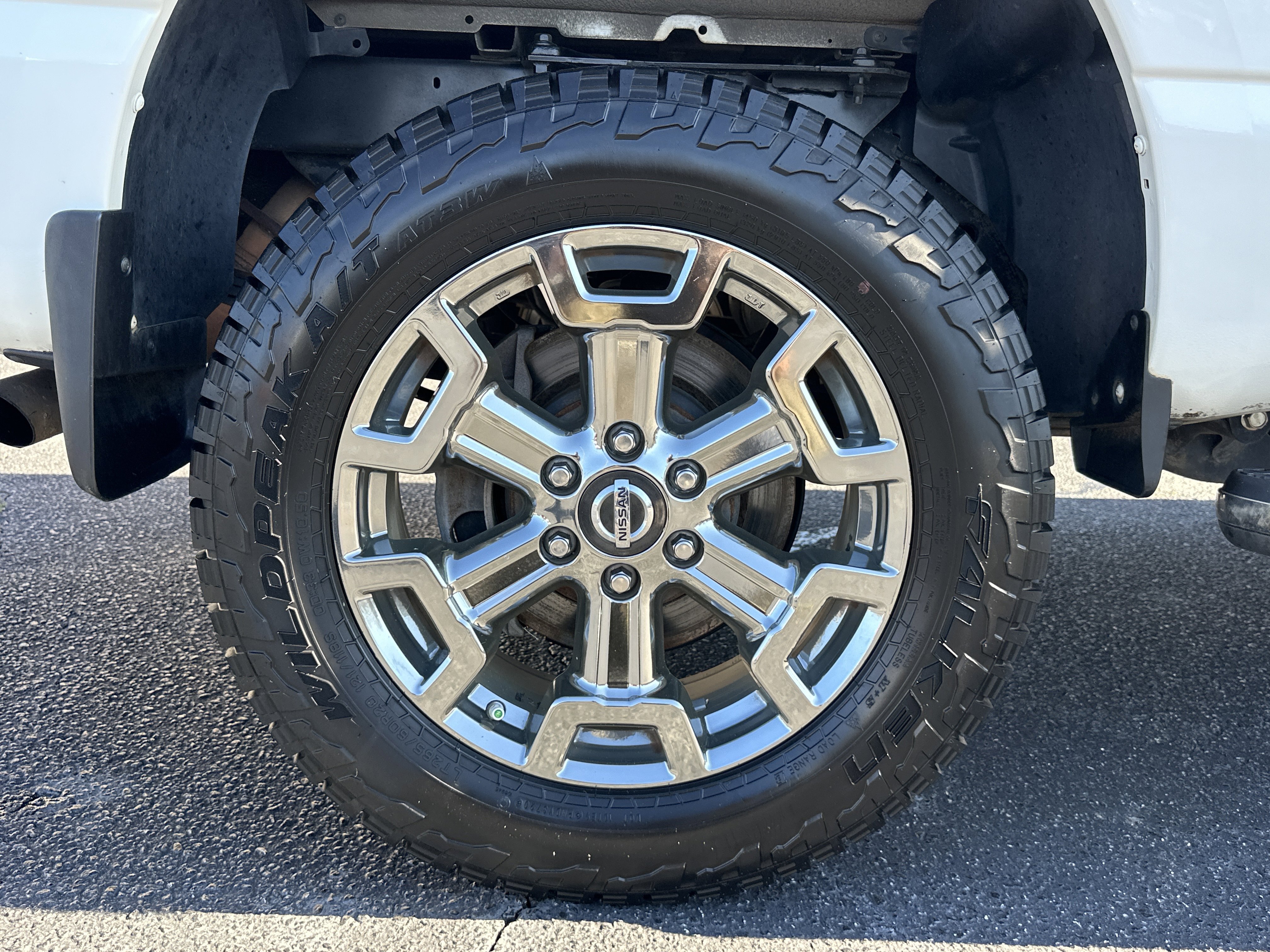 Used 2018 Pearl White Nissan SL image 18
