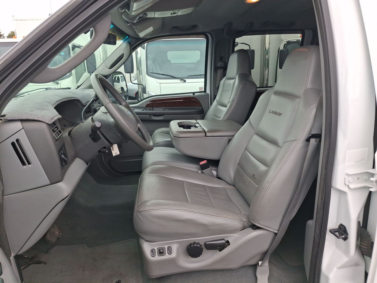 Used 2004 White Ford XL image 15