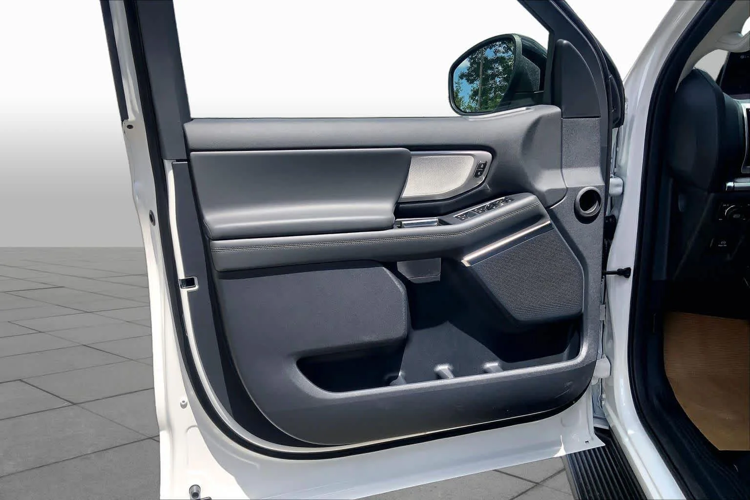 New 2026 Star White Metallic Tri-Coat Ford Active image 11