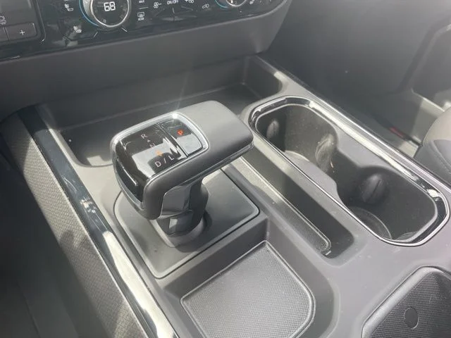 Used 2025 White Chevrolet ZR2 image 27