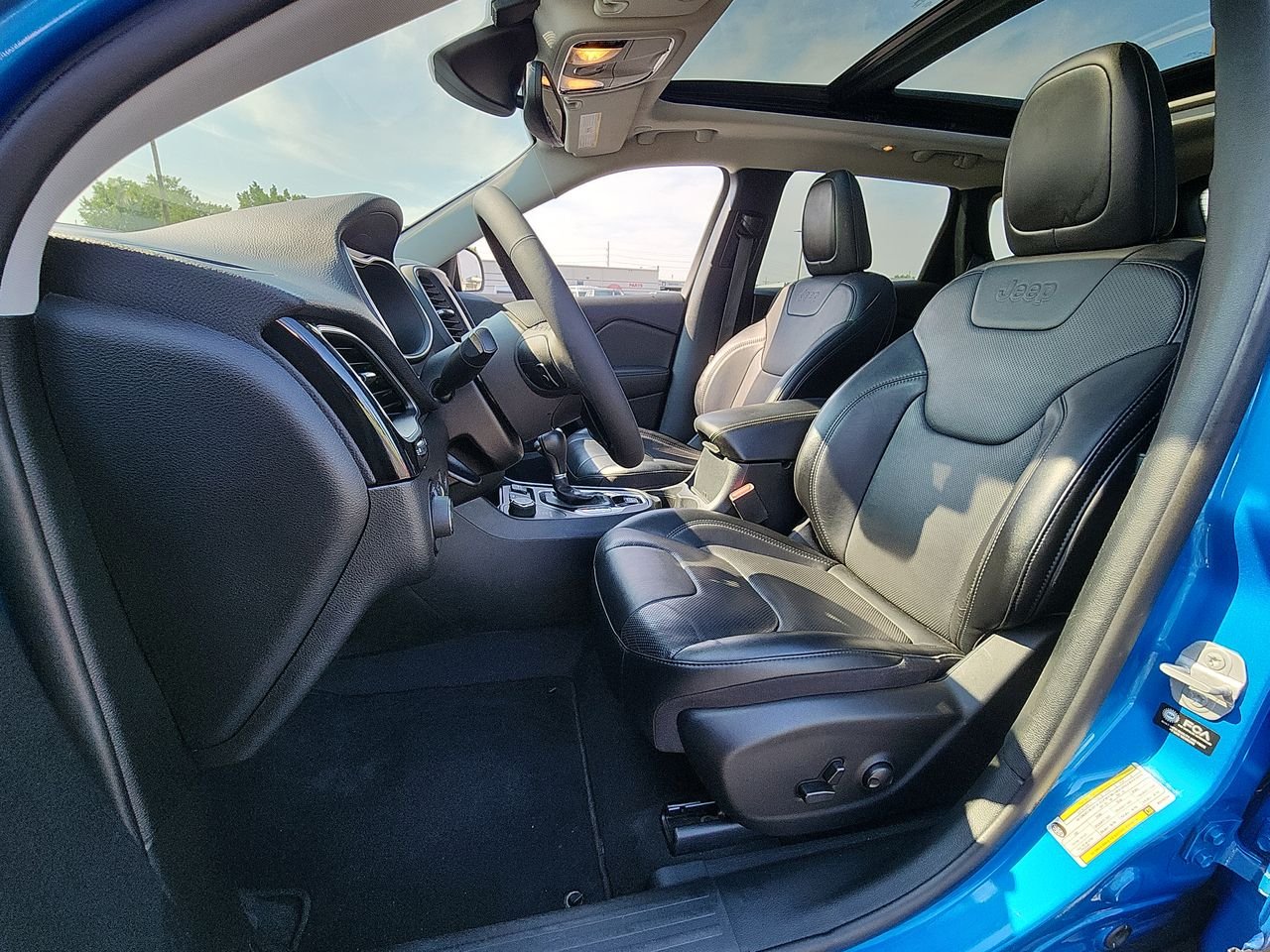 Used 2023 Hydro Blue Pearlcoat Jeep Altitude Lux image 11