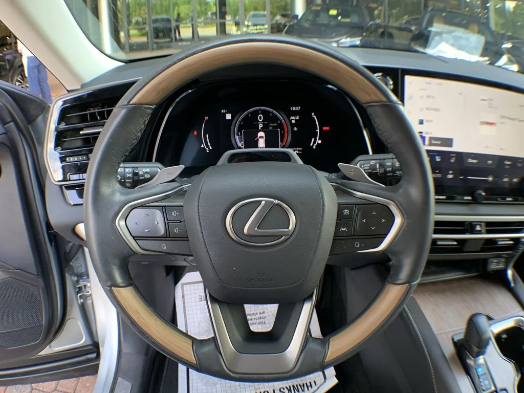 Used 2024 Iridium Lexus Premium+ image 14