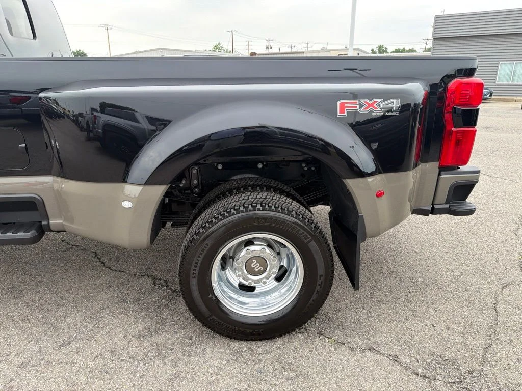 New 2026 Agate Black Metallic Ford King Ranch image 39