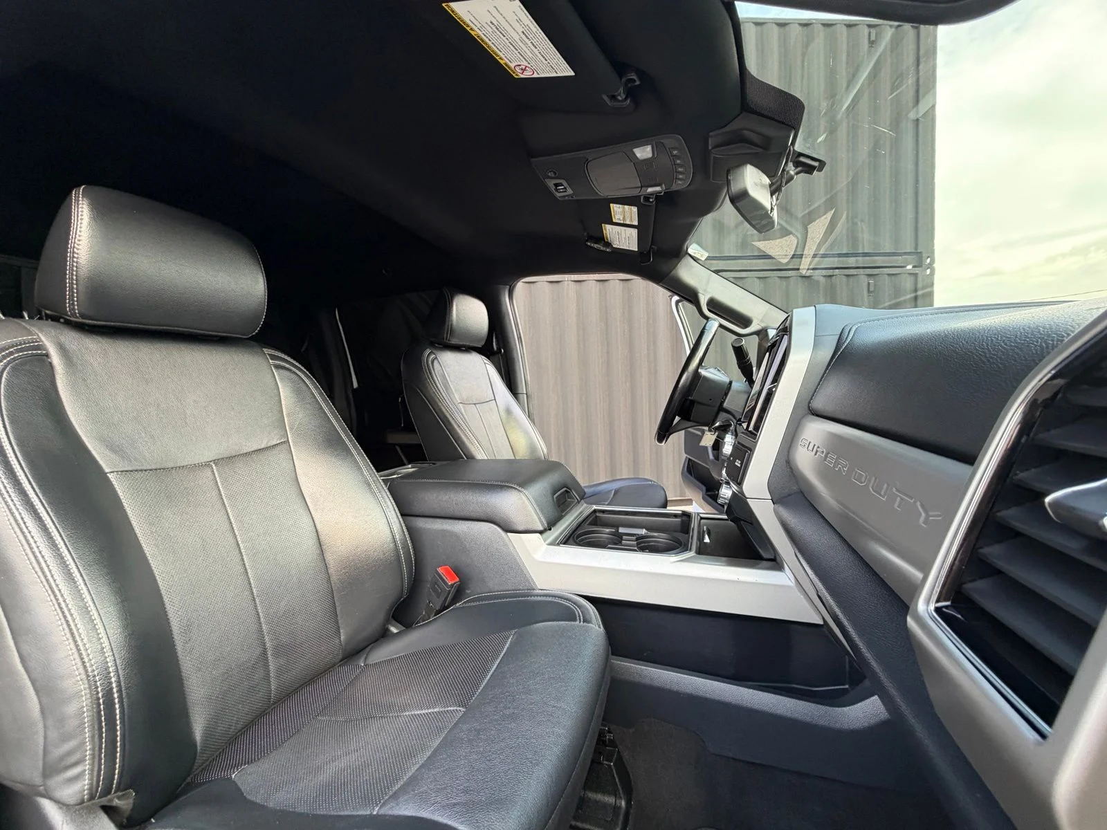 Used 2022 White Ford Lariat image 32