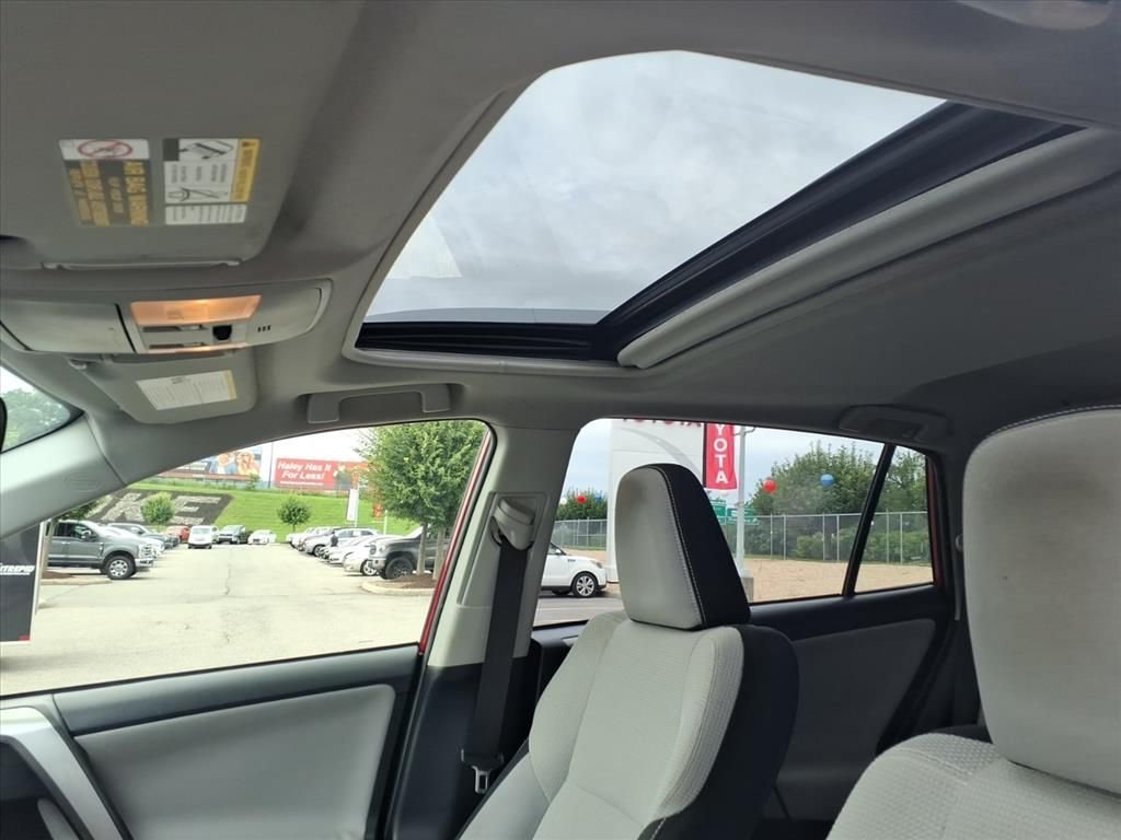 Used 2017 Red Toyota XLE image 13