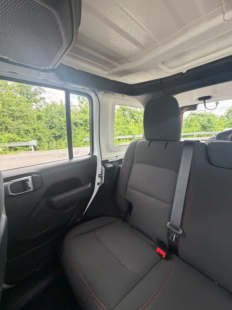 Certified Used 2022 White Jeep Unlimited Rubicon image 18