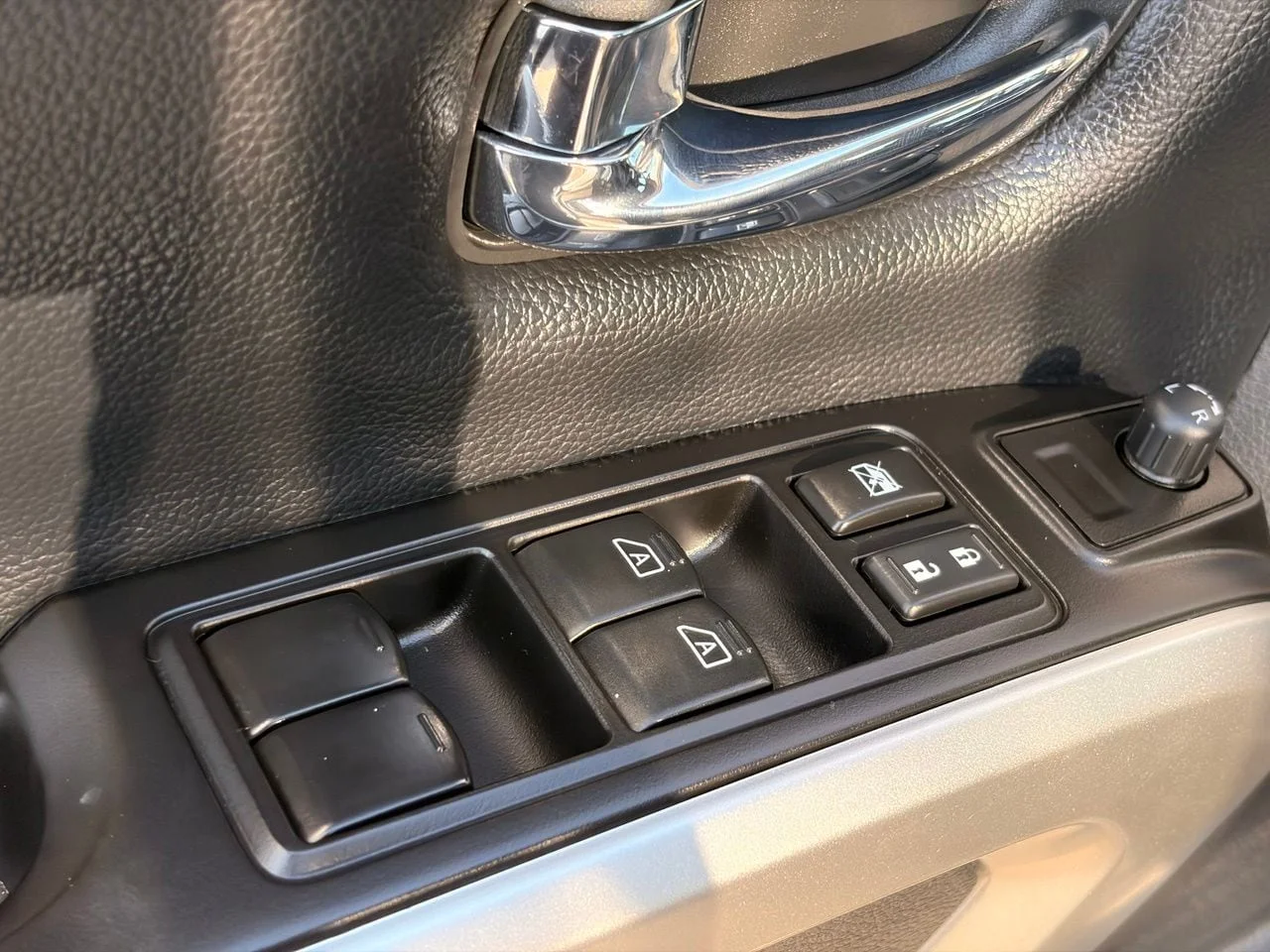 Used 2018 Magnetic Black Nissan SV image 19