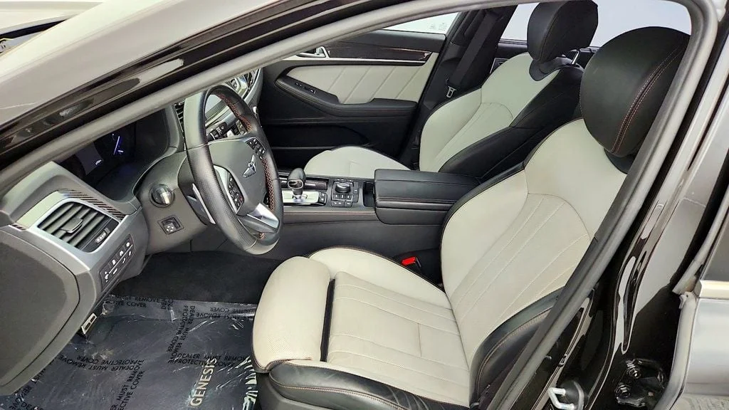 Used 2018 Victoria Black Genesis 3.3T Sport RWD image 13
