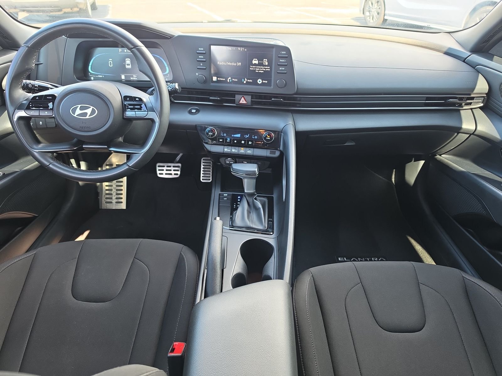 Used 2025 White Hyundai SEL Sport image 9