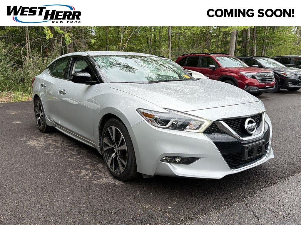 Used 2018 Brilliant Silver Nissan S image 1