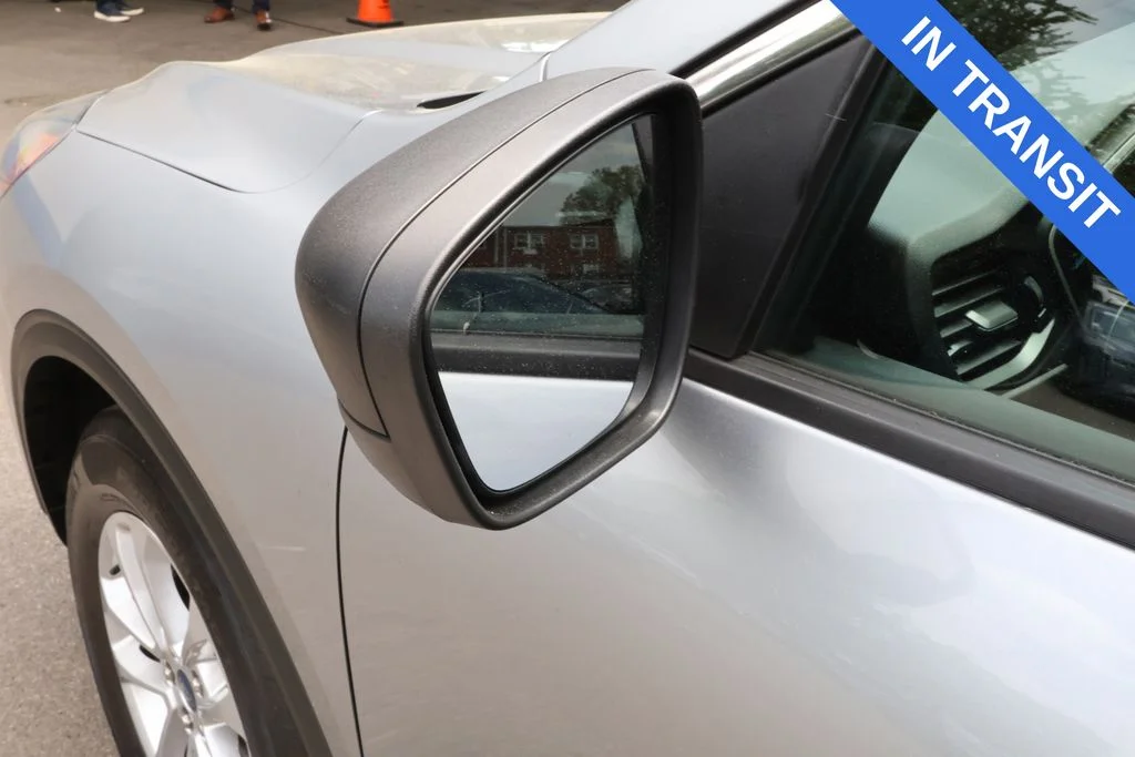 Used 2022 Silver Metallic Ford SE image 15