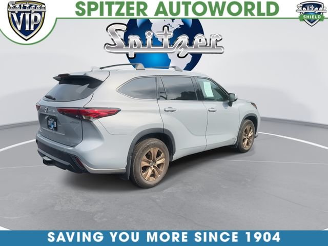 Used 2022 Gray Toyota Bronze Edition image 9