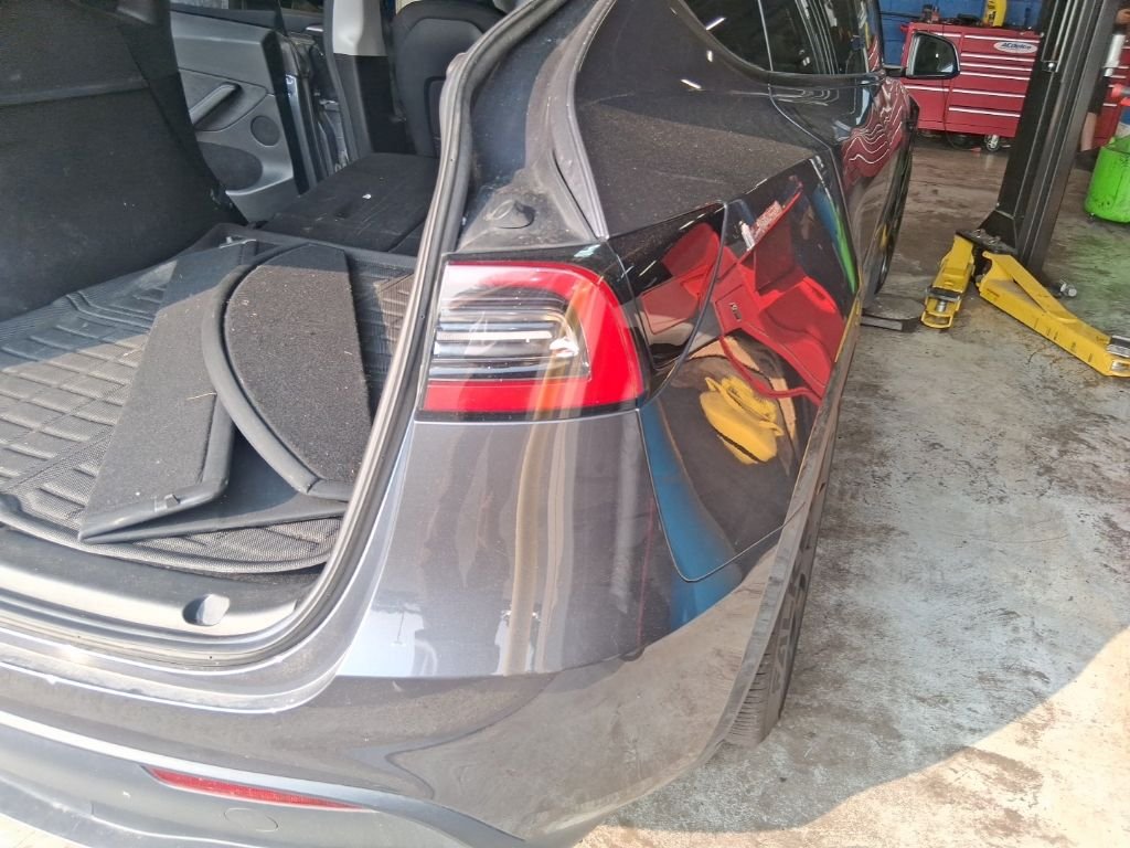 Used 2023  Tesla Performance image 13