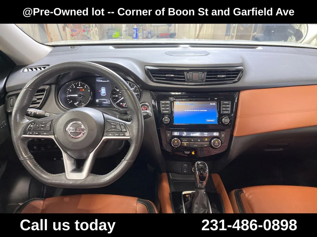 Used 2017  Nissan SL image 17