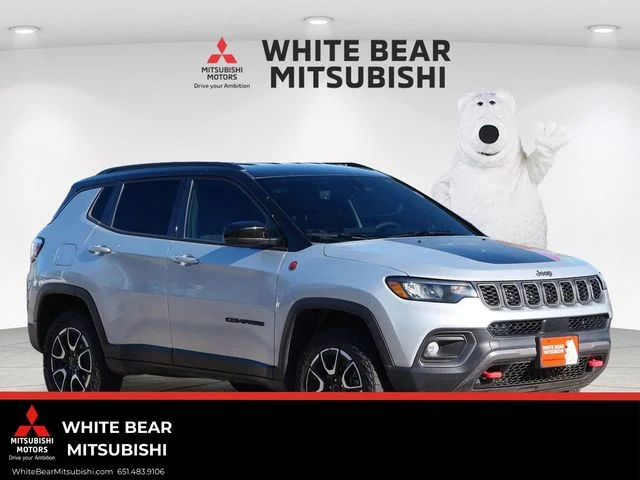 Used 2025 Silver Jeep Trailhawk image 1