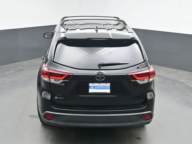 Used 2019 Midnight Black Metallic Toyota SE image 41