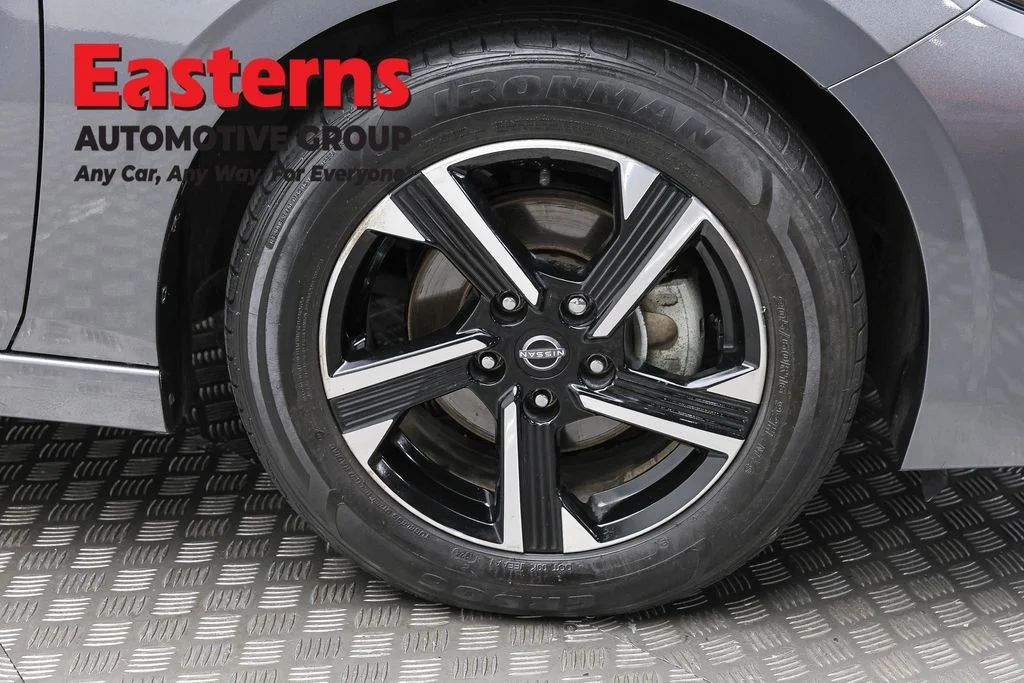 Used 2024 Gray Nissan SV image 31