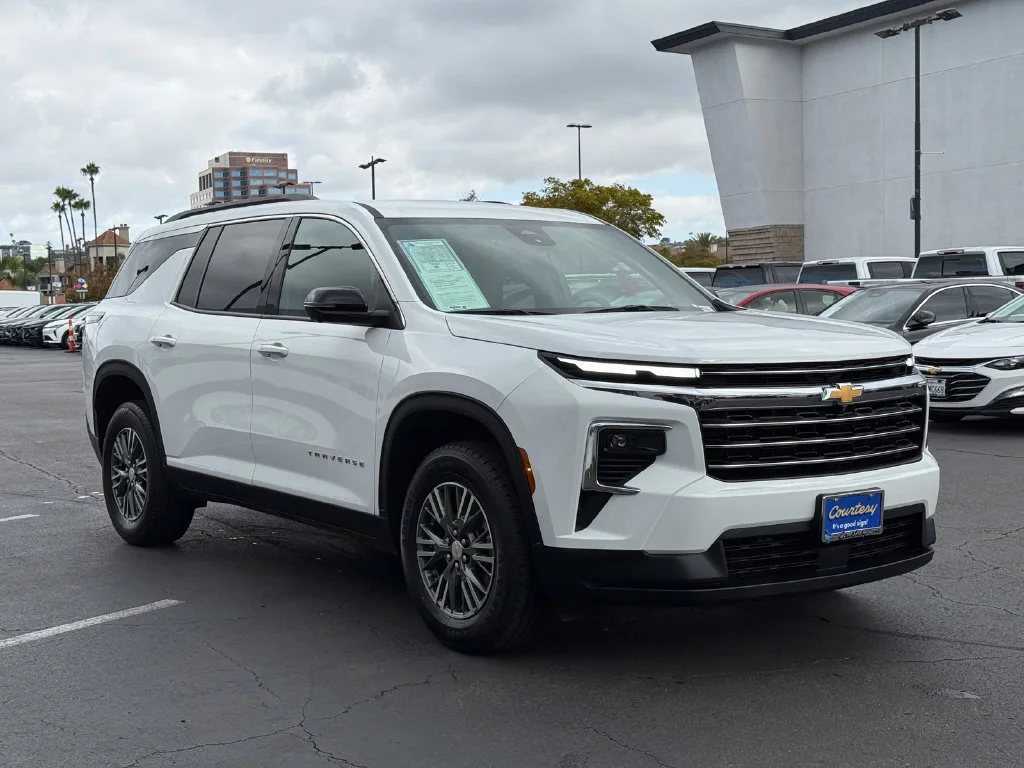 Used 2024 Summit White Chevrolet LT image 5