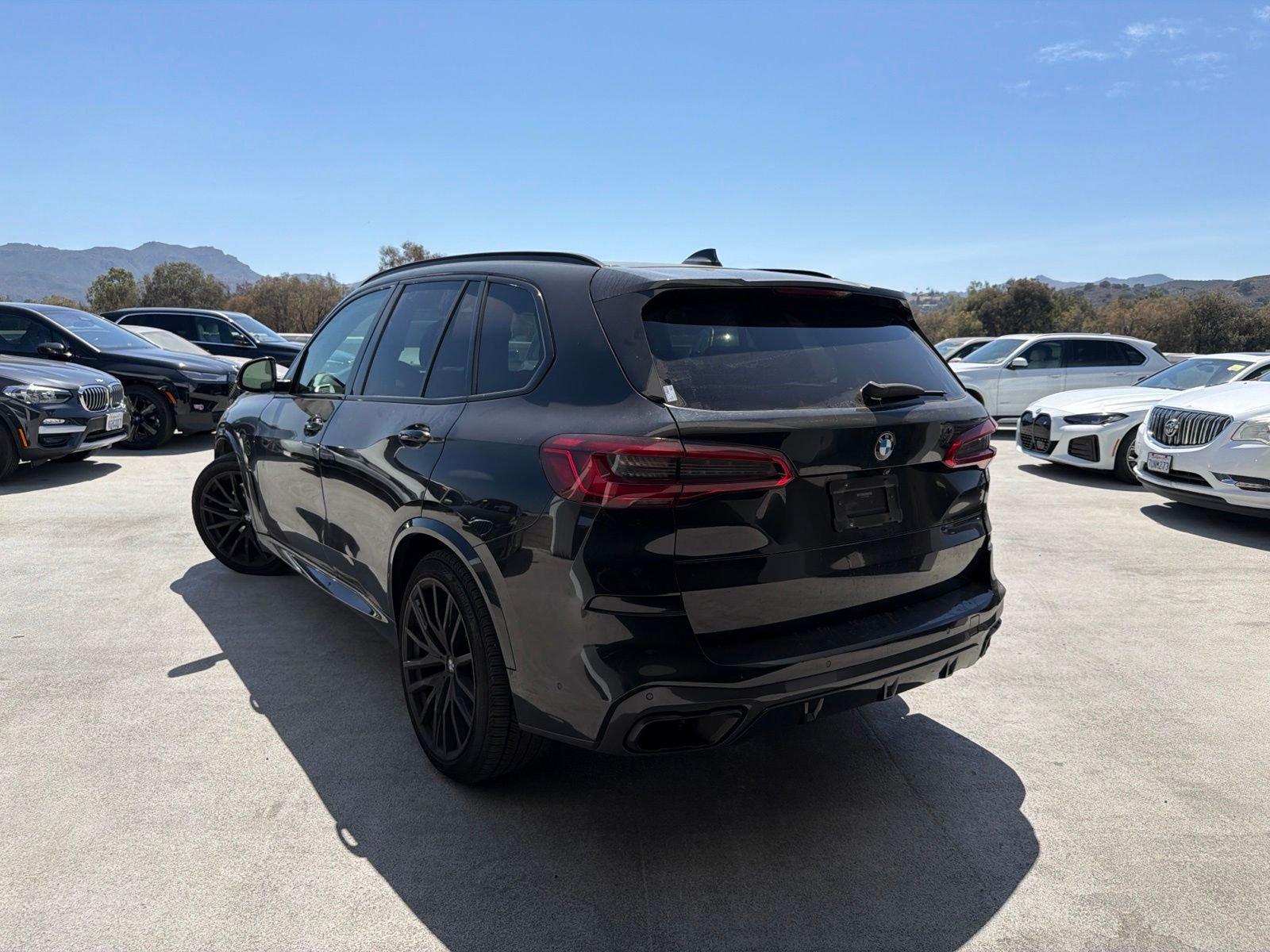 Used 2019 Black Sapphire Metallic BMW xDrive40i image 2