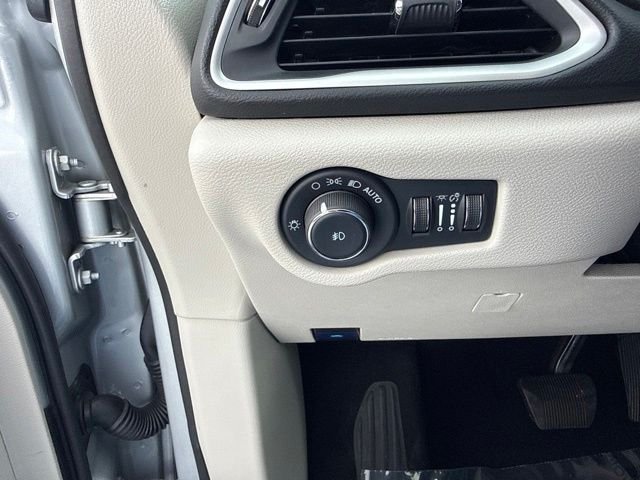 Used 2024 Silver Chrysler Touring L image 28