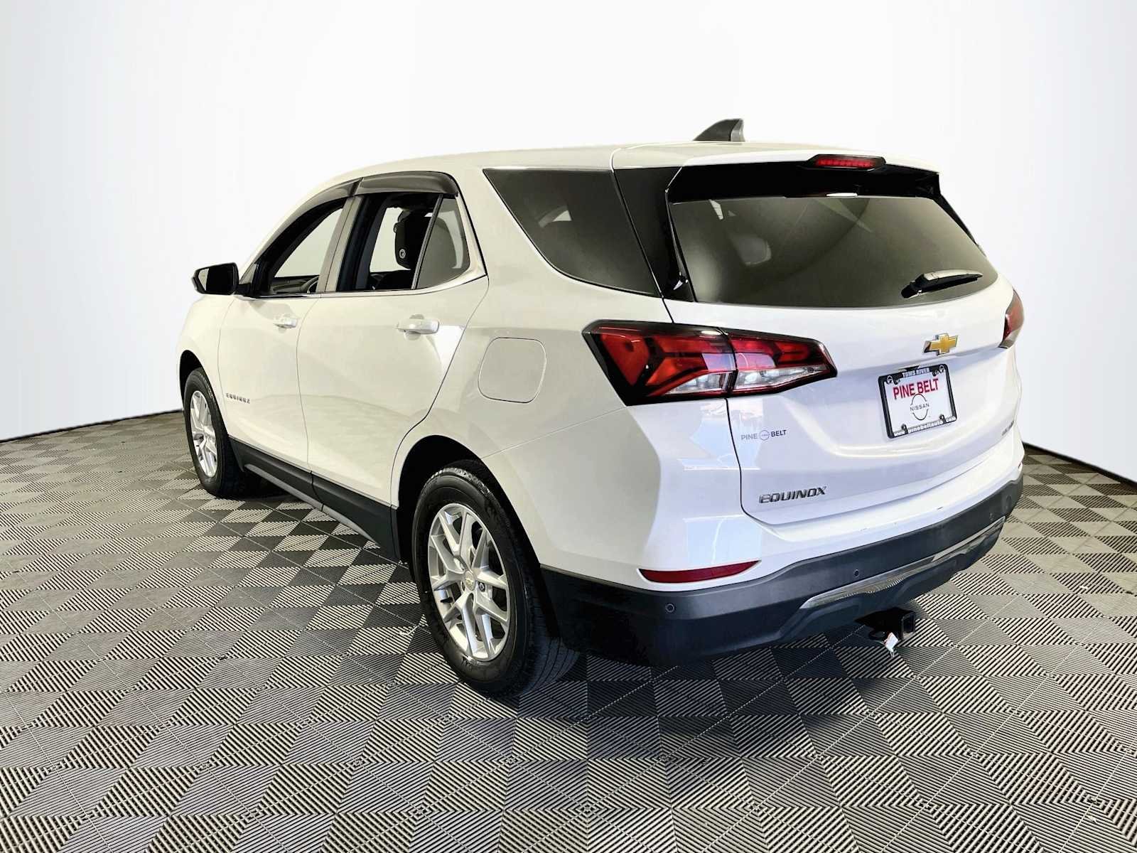 Used 2022 Summit White Chevrolet LT image 6