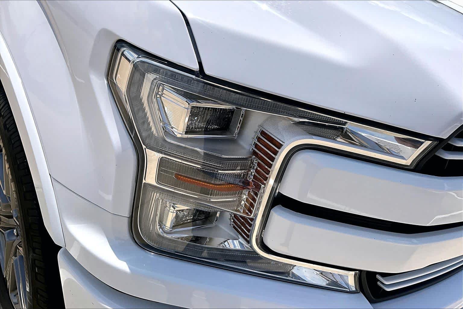 Used 2020 Oxford White Ford LARIAT image 26