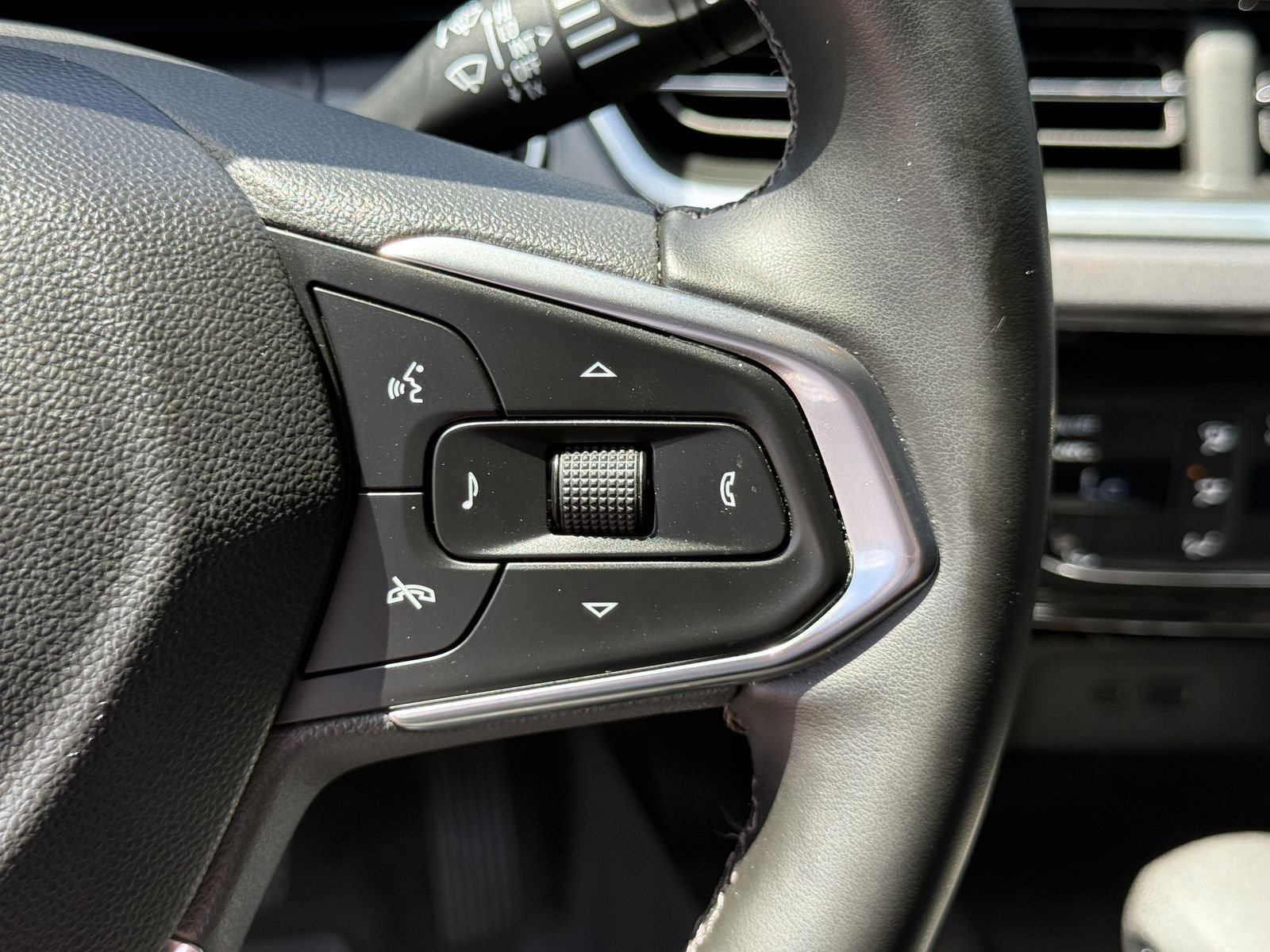 Used 2025 Sterling Gray Metallic Chevrolet ACTIV image 31
