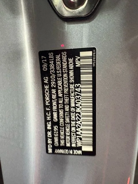 Used 2018  Porsche Base image 30