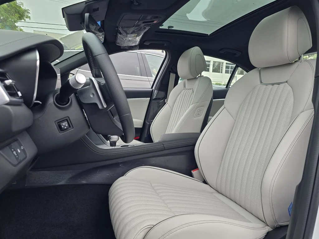 New 2026 Silver Genesis 3.3T Sport Prestige image 23