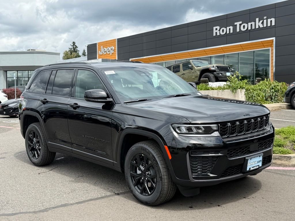 New 2026 Diamond Black Crystal Pearl-Coat Exterior Paint Jeep Altitude image 2