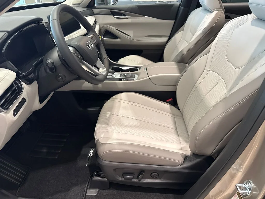 New 2027 WARM TITANIUM INFINITI Luxe FWD image 7