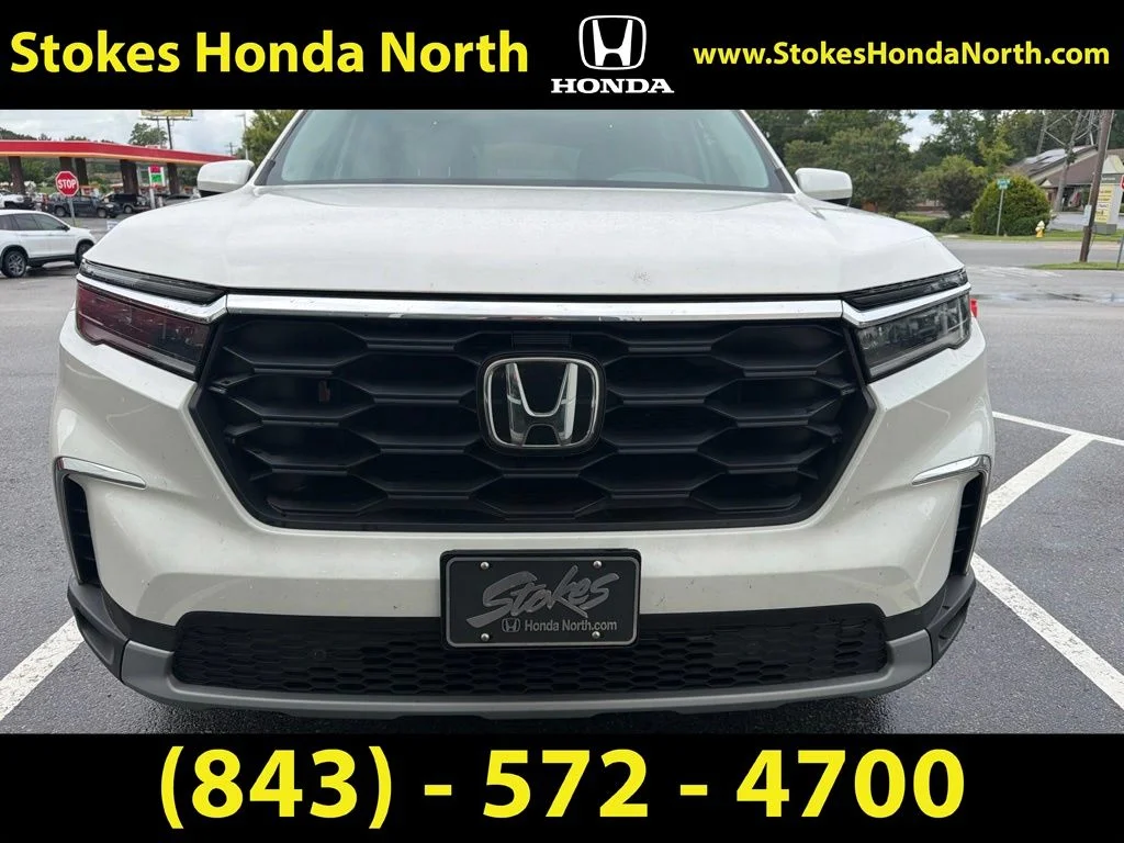 Used 2025  Honda EX-L image 2