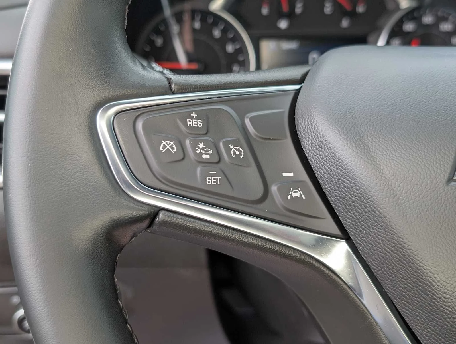 Used 2023 Summit White Chevrolet LT image 36