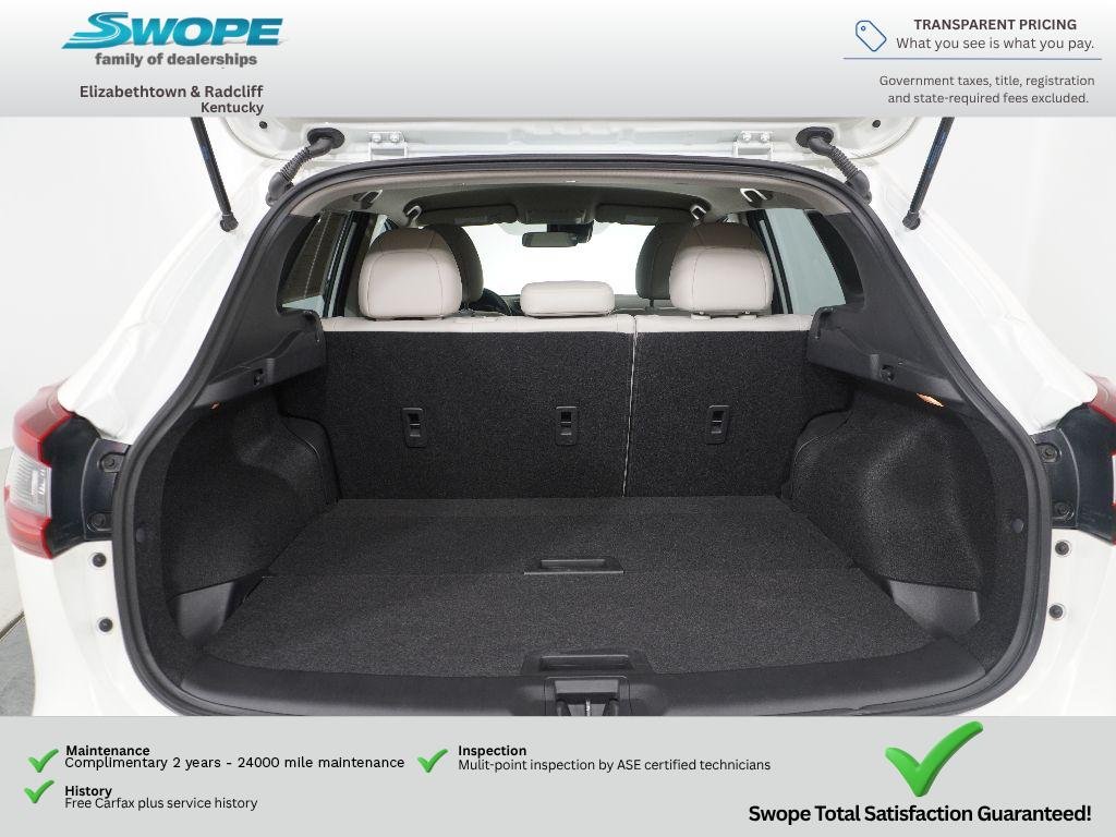 Used 2022 Pearl White Tricoat Nissan SL image 27