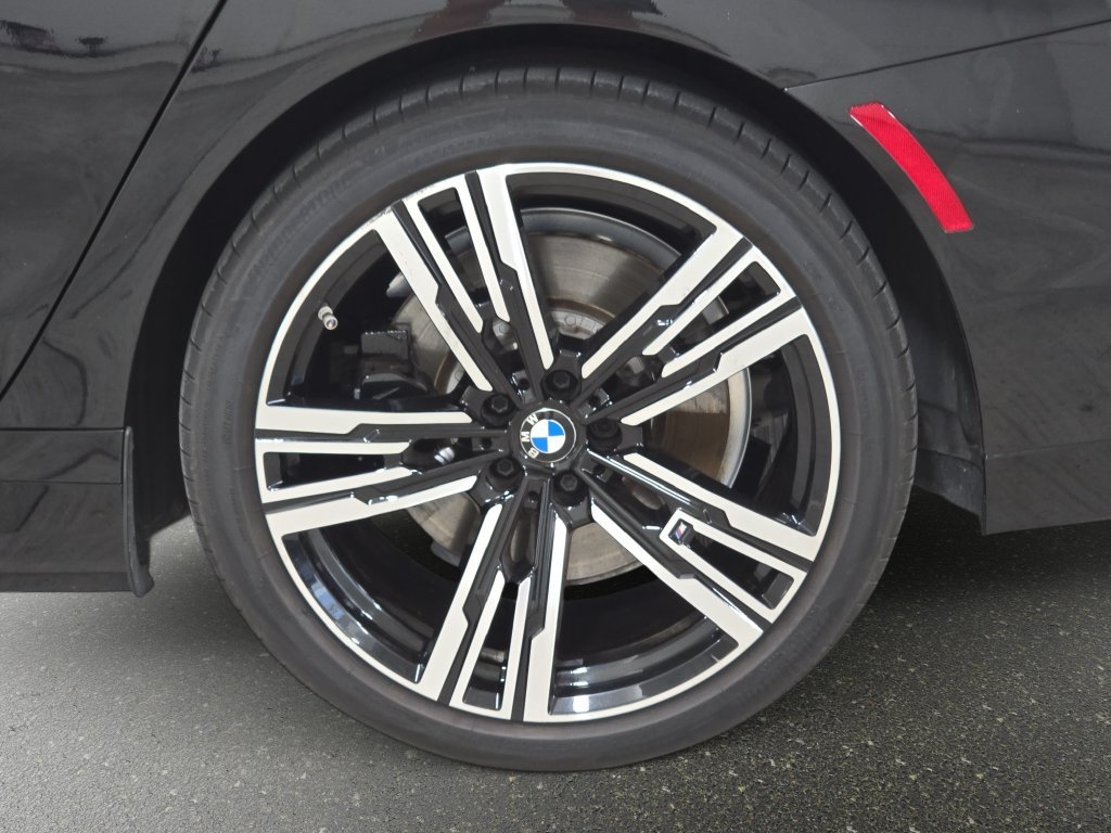 Certified Used 2023 Black Sapphire Metallic BMW xDrive60 image 32