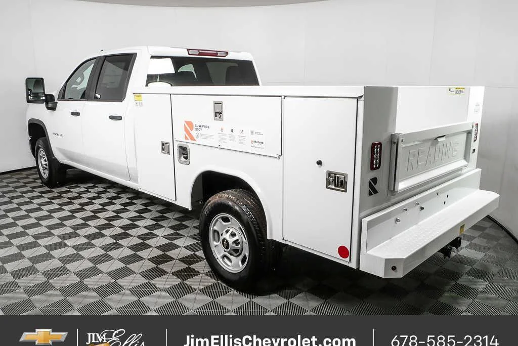 New 2025 Summit White Chevrolet WT image 24