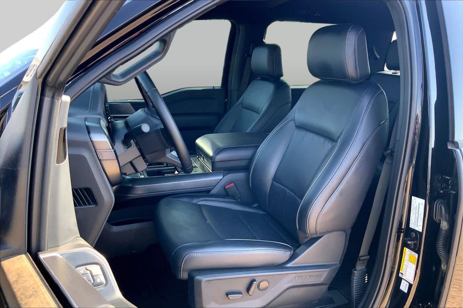 Used 2025 Agate Black Metallic Ford LARIAT image 8